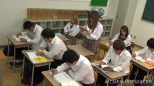 Naughty Schoolgirls Japanese Sex It Up At A Meeting