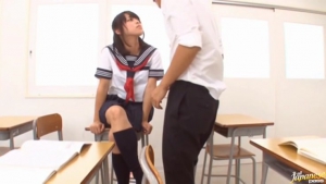 178 JScGi Schoolgirl Yuika Seno Daydreams Of A Threesome In Class