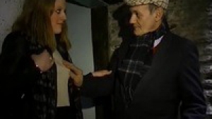 Une pute se fait prendre par deux paysans